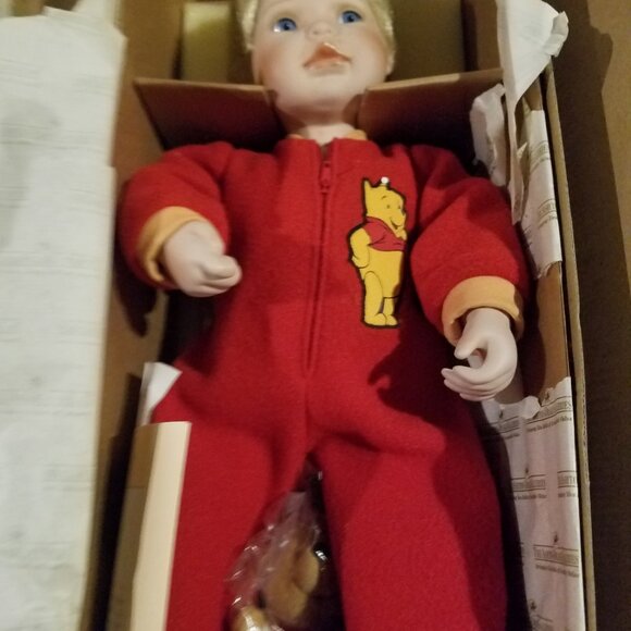 Ashton-Drake Porcelain Doll Winnie The Pooh Edition - Picture 3 of 8